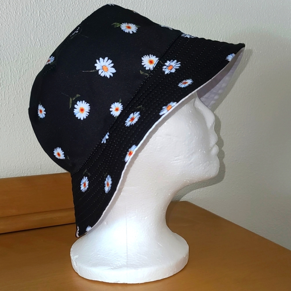 Alice + Olivia Reversible Daisy Bucket Hat